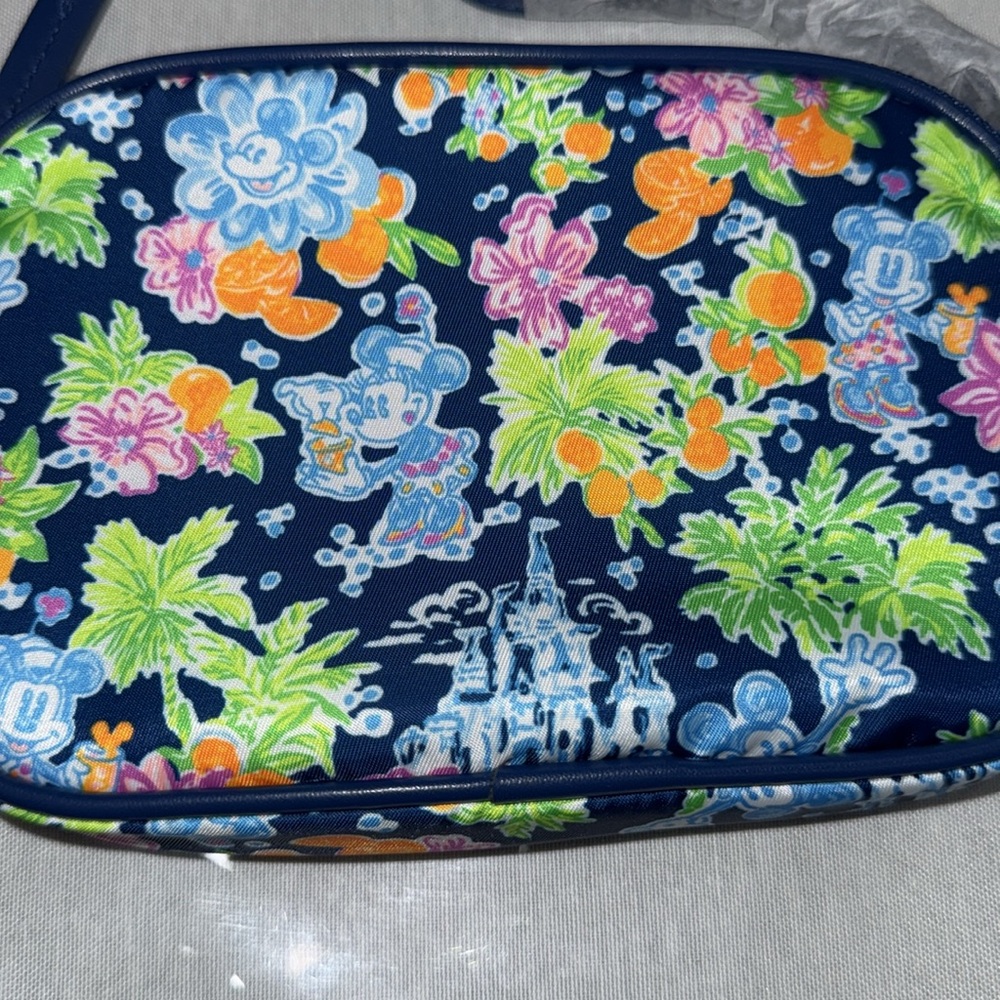 Lilly Pulitzer X Disney Parks Gillie Wristlet Aegean  Lilly Loves Disney NWT - Picture 2 of 4